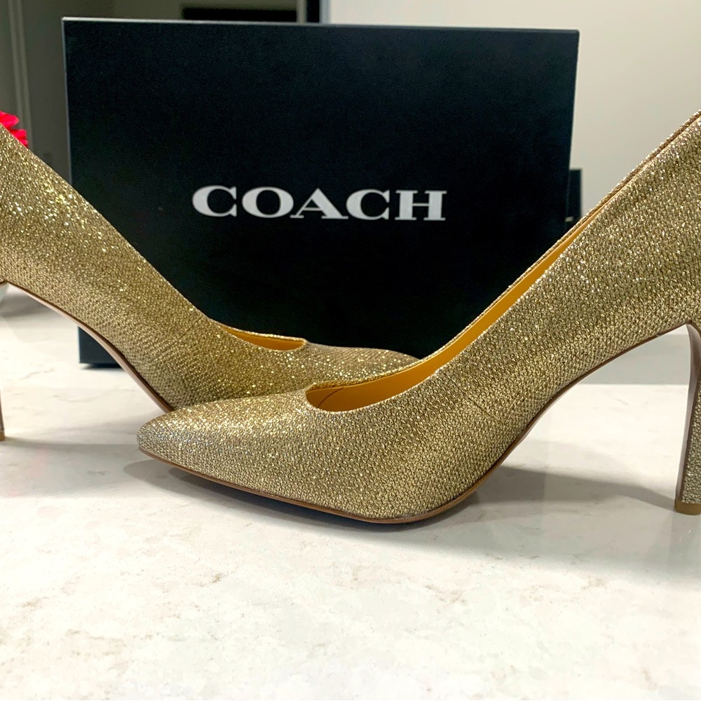 NWT Coach Addie 90 Pump. Gold. Size 9.0B.